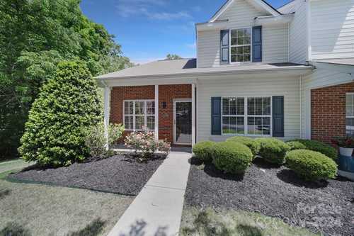$280,000 - 3Br/3Ba -  for Sale in Lexington Commons, Rock Hill