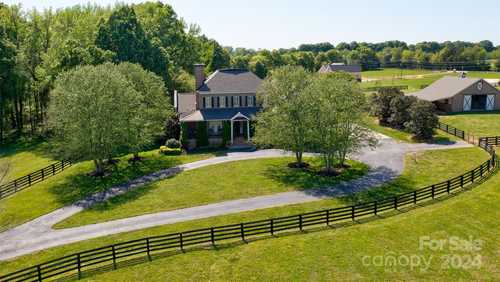 $1,750,000 - 5Br/6Ba -  for Sale in None, York