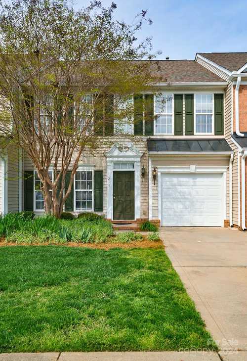 $315,000 - 3Br/3Ba -  for Sale in Autumn Cove At Lake Wylie, Clover