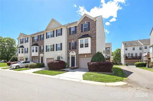 $349,900 - 3Br/3Ba -  for Sale in Townhomes At Ayrsley, Charlotte