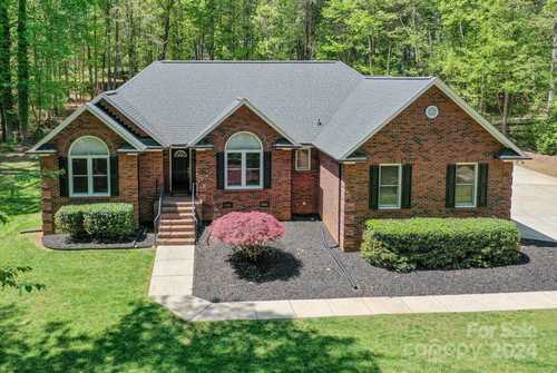 $695,000 - 3Br/2Ba -  for Sale in Pine Knoll Pointe, Mooresville