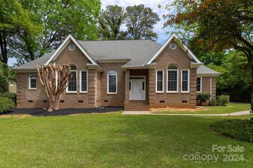 $500,000 - 4Br/3Ba -  for Sale in Huntington, Rock Hill