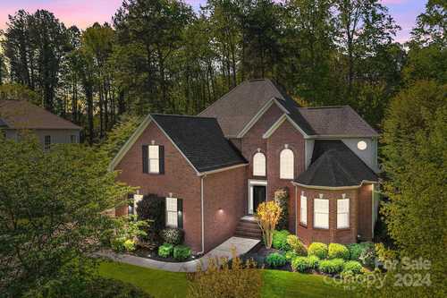 $675,000 - 3Br/3Ba -  for Sale in Grand Bay, Mooresville