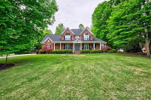 $825,000 - 4Br/4Ba -  for Sale in Catawba Crest, Lake Wylie