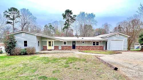 $1,075,000 - 3Br/2Ba -  for Sale in None, Mooresville
