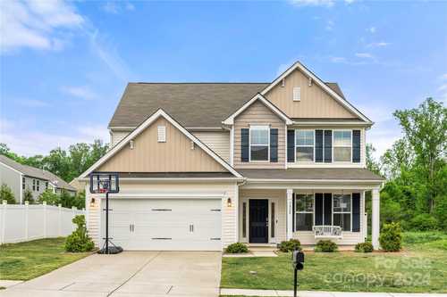 $475,000 - 5Br/3Ba -  for Sale in The Rapids At Belmeade, Charlotte