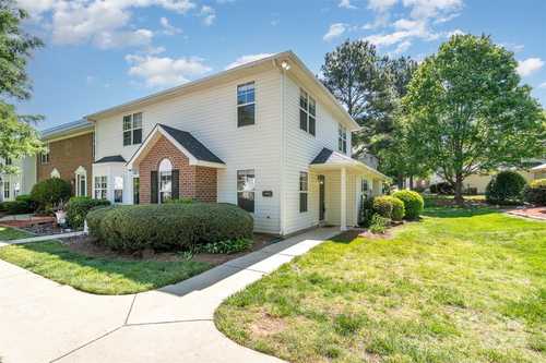 $305,000 - 3Br/3Ba -  for Sale in Melrose Townhomes, Matthews
