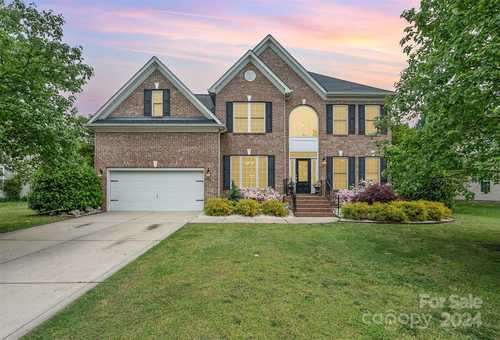 $485,000 - 5Br/3Ba -  for Sale in Autumn Cove At Lake Wylie, Clover