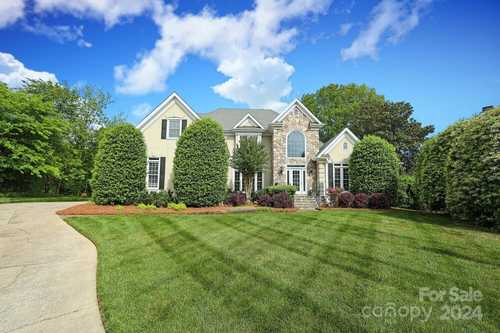 $1,100,000 - 4Br/4Ba -  for Sale in Providence Country Club, Charlotte