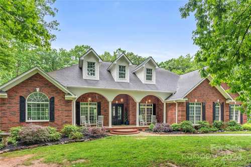 $1,025,000 - 4Br/4Ba -  for Sale in West Pointe, Clover