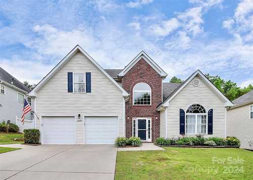$450,000 - 5Br/3Ba -  for Sale in Sandy Pointe, Fort Mill