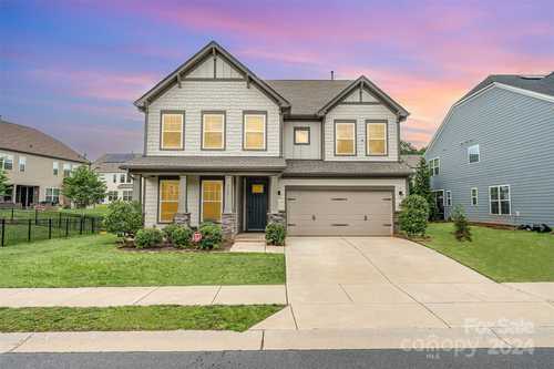 $639,900 - 5Br/3Ba -  for Sale in Oakland Pointe, Fort Mill