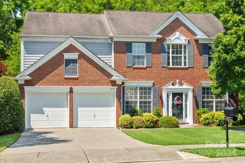 $699,000 - 4Br/3Ba -  for Sale in Reavencrest, Charlotte