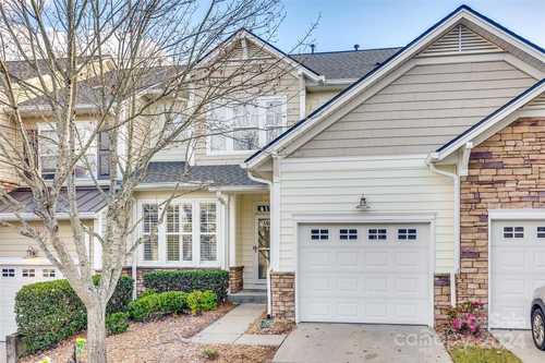 $499,999 - 4Br/4Ba -  for Sale in Lake Shore, Fort Mill