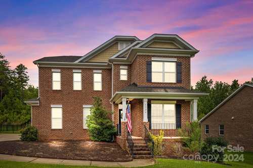 $575,000 - 4Br/3Ba -  for Sale in Serenity Point, Tega Cay