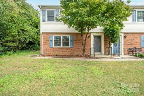 $245,000 - 3Br/3Ba -  for Sale in Lexington Commons, Charlotte