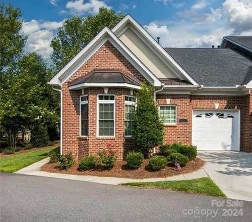 $466,000 - 3Br/3Ba -  for Sale in Beacon Knoll Villas, Fort Mill