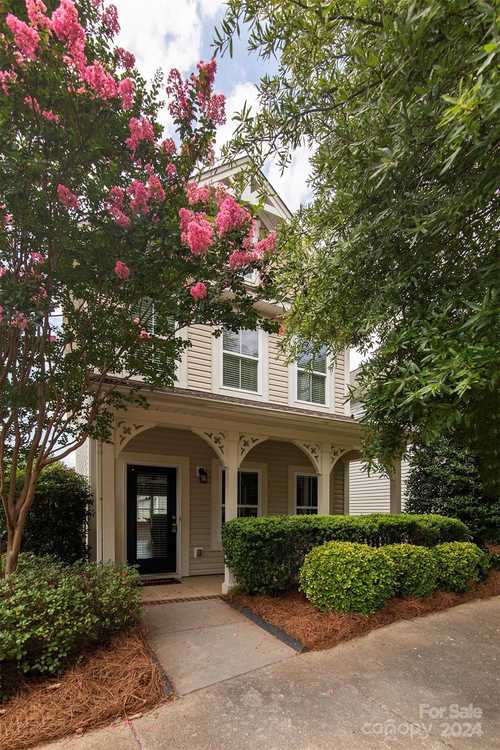 $375,000 - 3Br/3Ba -  for Sale in The Oaks At Mcilwaine, Huntersville