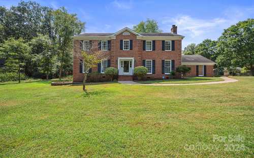 $675,000 - 4Br/3Ba -  for Sale in Quail Acres, Charlotte