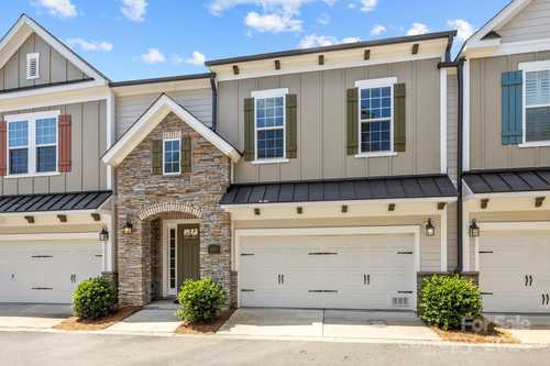 $640,000 - 3Br/4Ba -  for Sale in Greenway Village, Charlotte