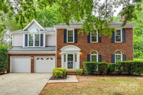 $460,000 - 4Br/3Ba -  for Sale in Torrence Crossing, Huntersville