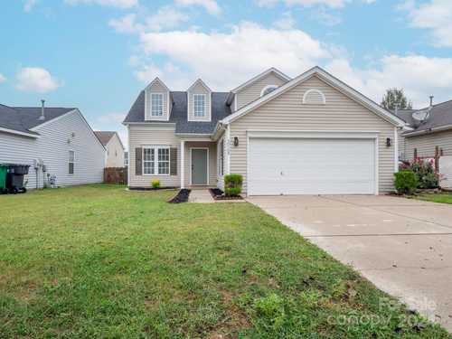 $385,000 - 4Br/3Ba -  for Sale in Planters Walk, Charlotte