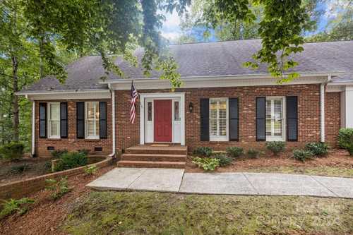 $825,000 - 4Br/3Ba -  for Sale in Stonehaven, Charlotte