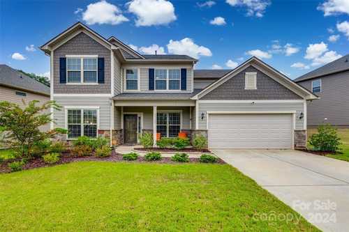 $550,000 - 4Br/3Ba -  for Sale in Chapel Cove, Charlotte