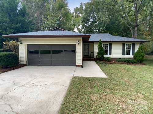 $453,000 - 3Br/2Ba -  for Sale in Raintree, Charlotte