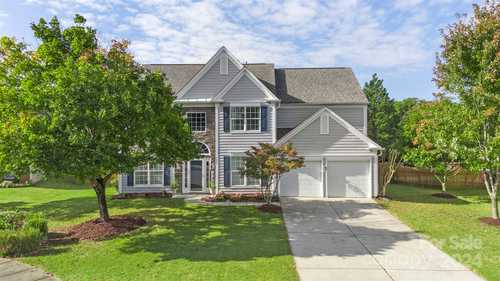 $740,000 - 4Br/3Ba -  for Sale in Reavencrest, Charlotte