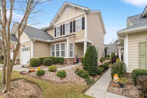 $439,000 - 3Br/3Ba -  for Sale in Calloway, Tega Cay