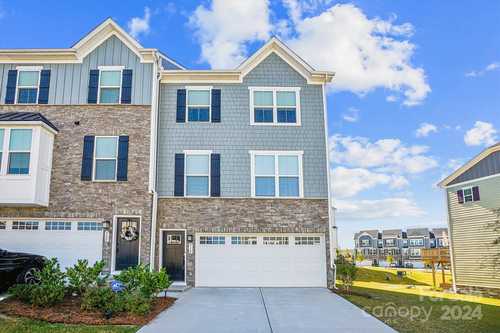 $422,000 - 3Br/3Ba -  for Sale in Trinity Townes, Tega Cay