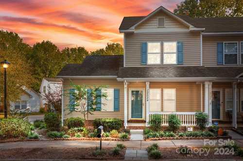 $300,000 - 2Br/3Ba -  for Sale in Crosswinds, Huntersville