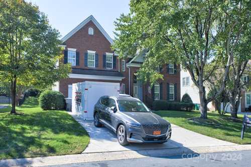 $760,000 - 4Br/3Ba -  for Sale in White Oaks, Charlotte