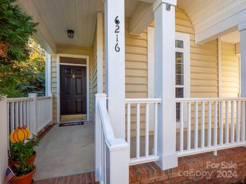 $585,000 - 4Br/3Ba -  for Sale in Olde Colony, Charlotte