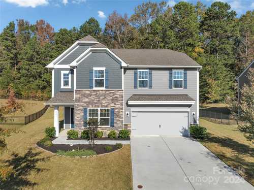 $575,000 - 4Br/3Ba -  for Sale in Arrington, Huntersville