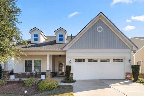 $649,900 - 3Br/3Ba -  for Sale in Lake Ridge, Tega Cay