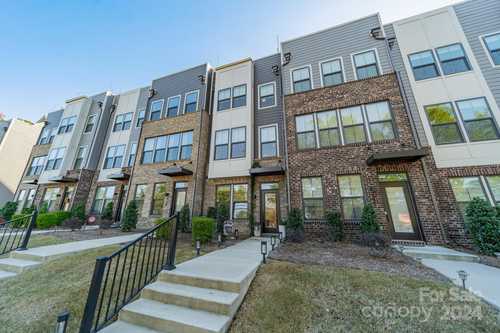 $530,000 - 3Br/5Ba -  for Sale in Wendover Green, Charlotte