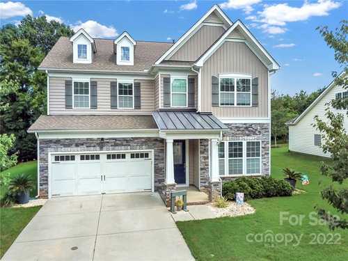 $582,500 - 4Br/3Ba -  for Sale in Reserve At Gold Hill, Fort Mill