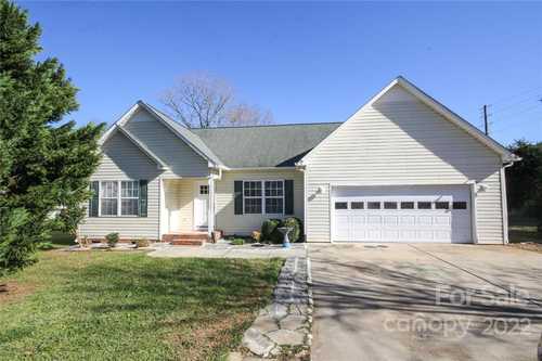 $359,900 - 3Br/2Ba -  for Sale in Steele Meadows, Fort Mill