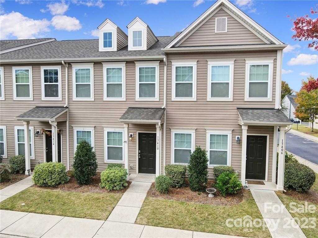 Photo 1 of 17 of 13410 Calloway Glen Drive townhome