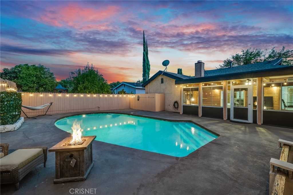 $1,099,000 - 3Br/2Ba -  for Sale in Woodland Hills