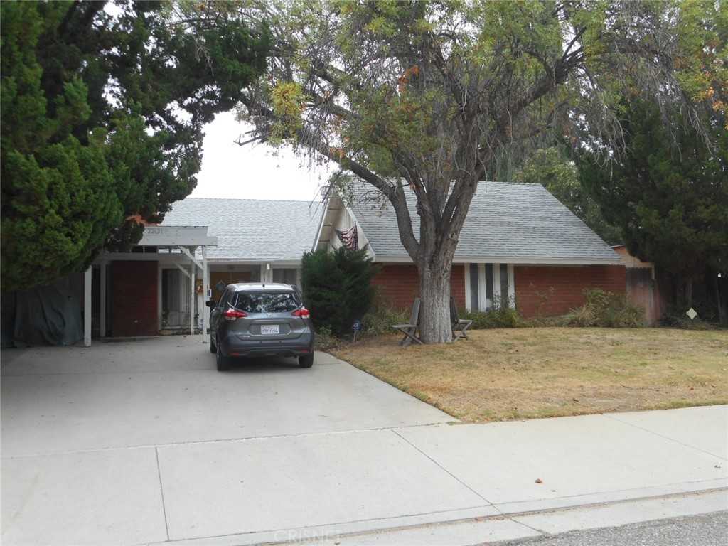 $749,000 - 4Br/3Ba -  for Sale in West Hills