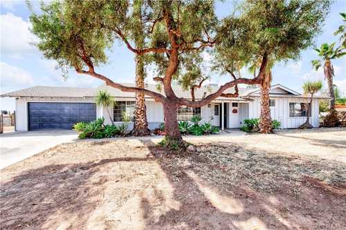 $749,000 - 4Br/2Ba -  for Sale in Norco