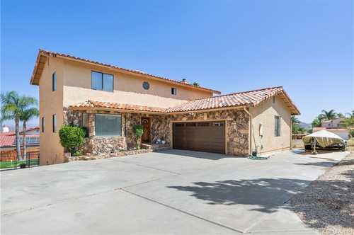 $699,999 - 3Br/3Ba -  for Sale in Canyon Lake