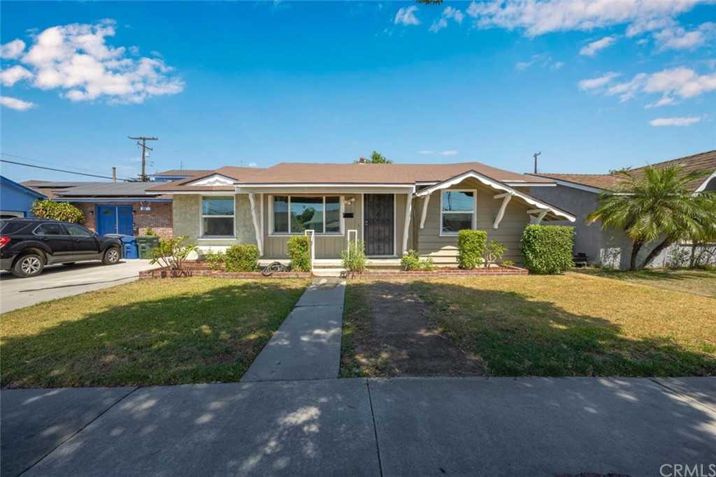 $699,999 - 3Br/1Ba -  for Sale in Lakewood