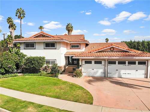 $1,225,000 - 5Br/4Ba -  for Sale in Paramount