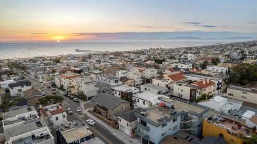 $3,195,000 - 3Br/4Ba -  for Sale in Hermosa Beach