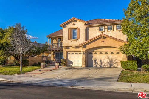 $949,999 - 5Br/3Ba -  for Sale in Eastvale