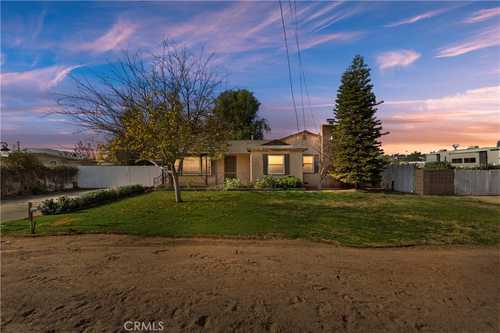 $699,999 - 3Br/2Ba -  for Sale in Norco